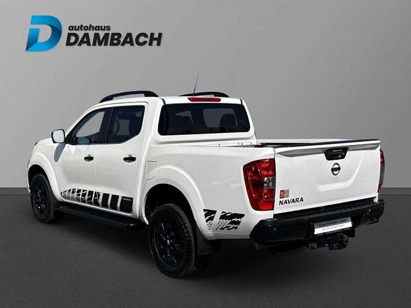 Nissan Navara NP300 N-Guard Double Cab 4x4