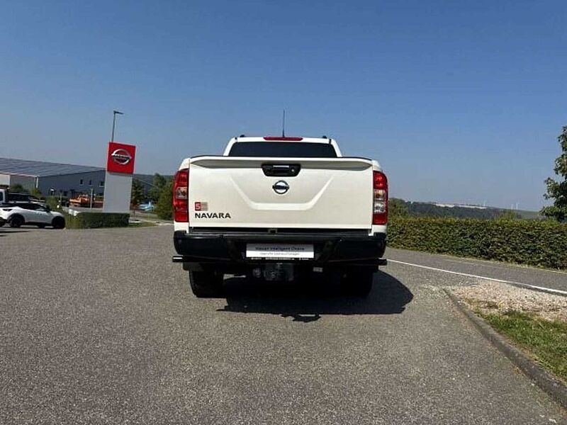 Nissan Navara NP300 N-Guard Double Cab 4x4