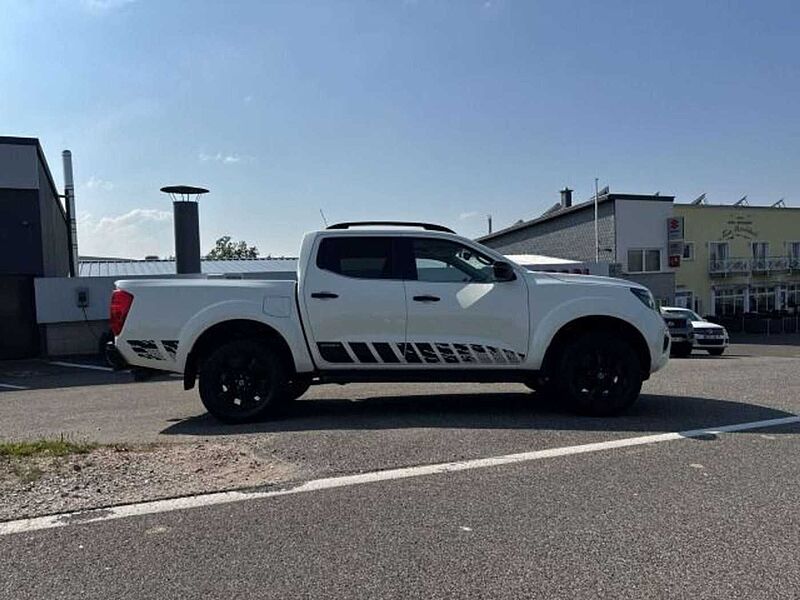 Nissan Navara NP300 N-Guard Double Cab 4x4