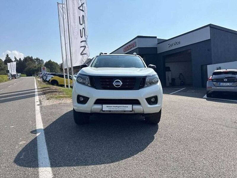 Nissan Navara NP300 N-Guard Double Cab 4x4